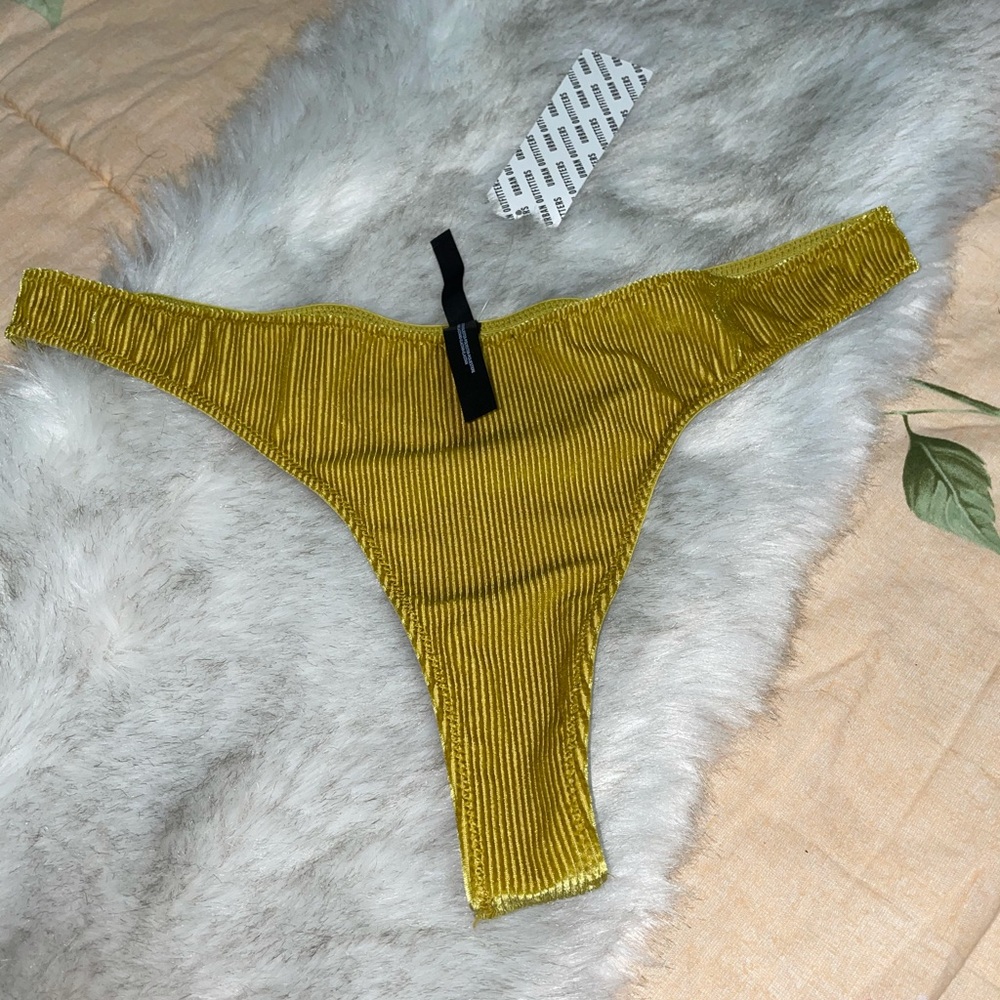 Cut It Out Ribbed Velvet Thong - Picture 4 of 7